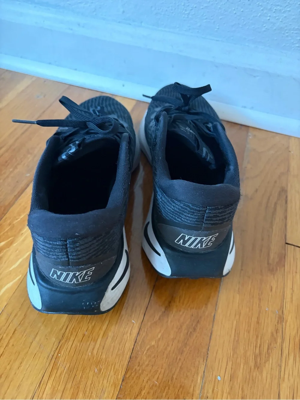 Nike Women’s Motiva’s Walking Shoes (Black / White) US 8